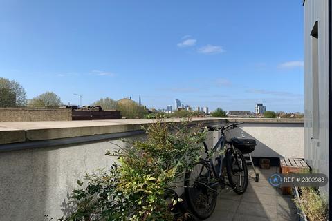 1 bedroom penthouse to rent, Goldsmith Road, London, SE15