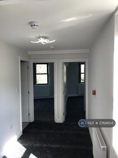 2 bedroom flat to rent, Station Road, Ashford, TW15