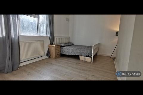 1 bedroom in a flat share to rent, Milton House, Kingston Upon Thames, KT2