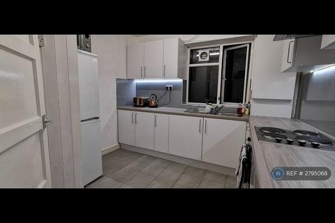 1 bedroom in a flat share to rent, Milton House, Kingston Upon Thames, KT2