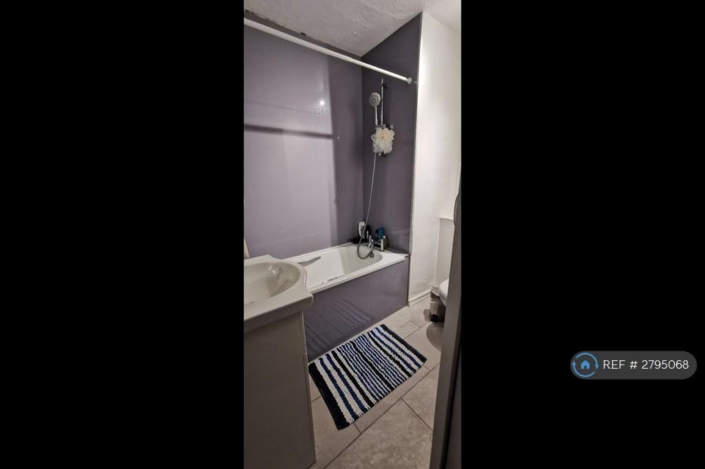 Bathroom w/ Bathshower & Toilet