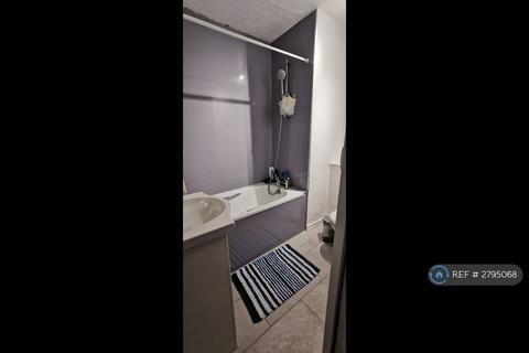 1 bedroom in a flat share to rent, Milton House, Kingston Upon Thames, KT2