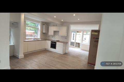 3 bedroom semi-detached house to rent, Nigel Avenue, Birmingham, B31