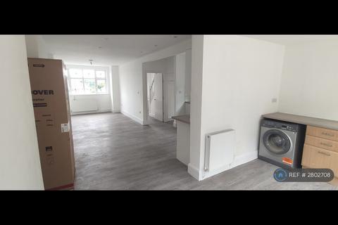 3 bedroom semi-detached house to rent, Nigel Avenue, Birmingham, B31