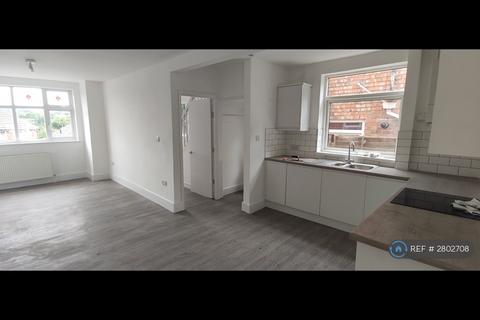 3 bedroom semi-detached house to rent, Nigel Avenue, Birmingham, B31