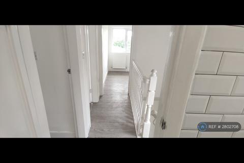 3 bedroom semi-detached house to rent, Nigel Avenue, Birmingham, B31
