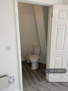 Studio to rent, Holywell House, London, E11