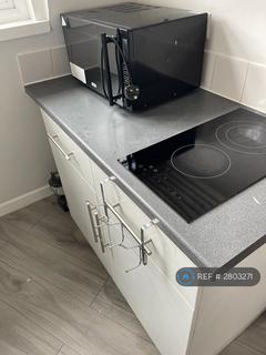 Studio to rent, Holywell House, London, E11