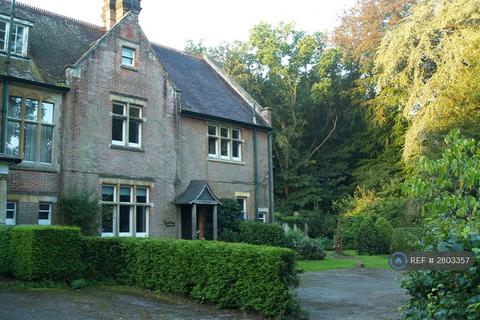 2 bedroom semi-detached house to rent, Bushy Hill, Petersfield, GU32