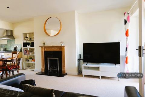 2 bedroom penthouse to rent, London Place, Cirencester, GL7