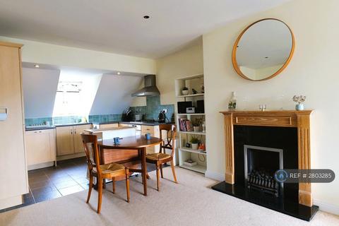 2 bedroom penthouse to rent, London Place, Cirencester, GL7