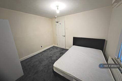 1 bedroom in a house share to rent, Magdalen Street, Colchester, CO1