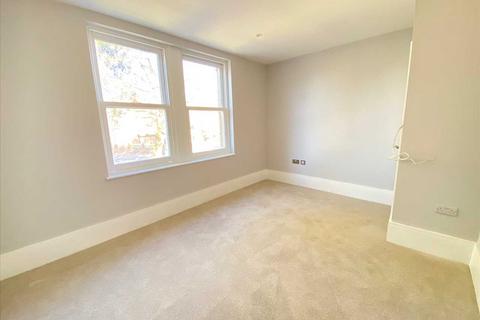 2 bedroom apartment to rent, Castlebar Road, Ealing