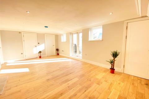 3 bedroom apartment to rent, Castlebar Road, Ealing, Ealing