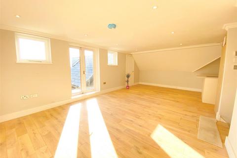 3 bedroom apartment to rent, Castlebar Road, Ealing, Ealing