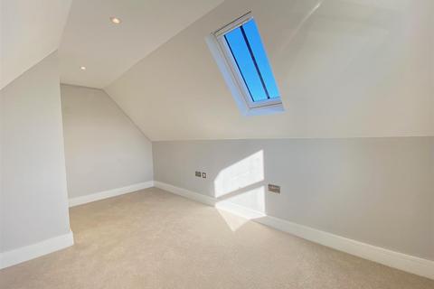 3 bedroom apartment to rent, Castlebar Road, Ealing, Ealing