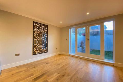 2 bedroom apartment to rent, Castlebar Road, Ealing, Ealing