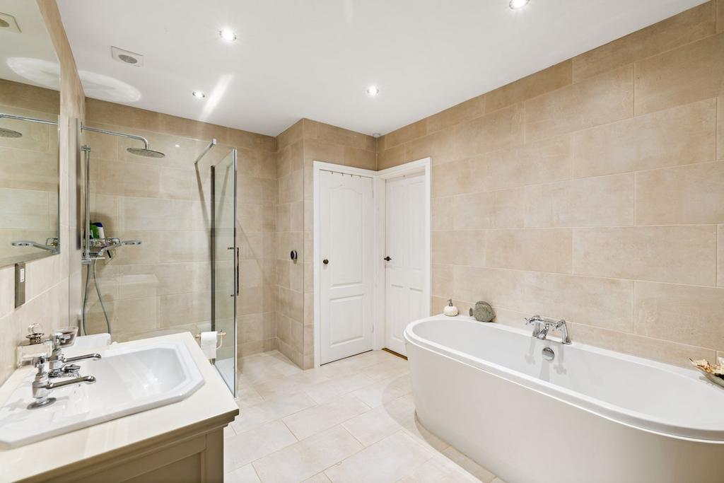 Jack &amp; Jill bathroom