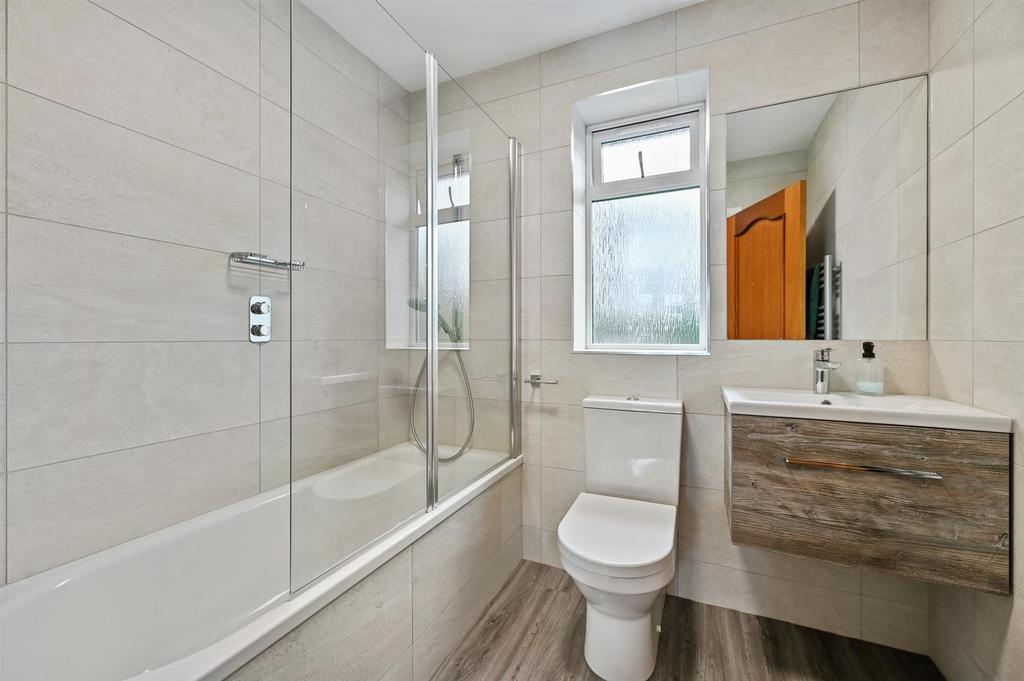 Family Bathroom.jpg