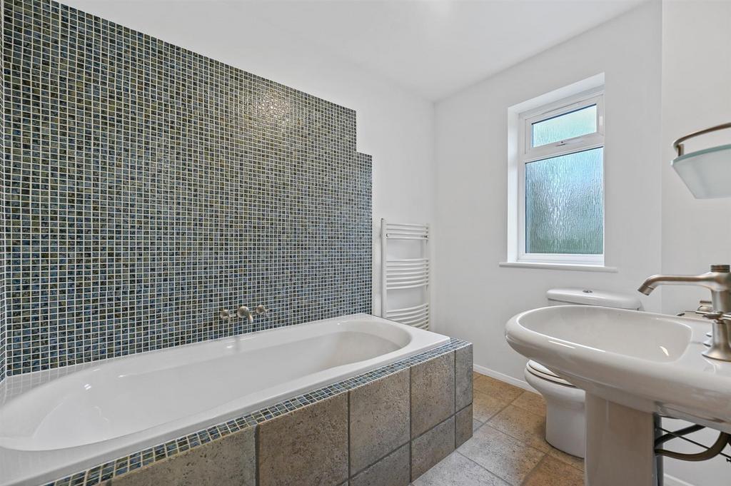 Bedroom 2 - Ensuite.jpg