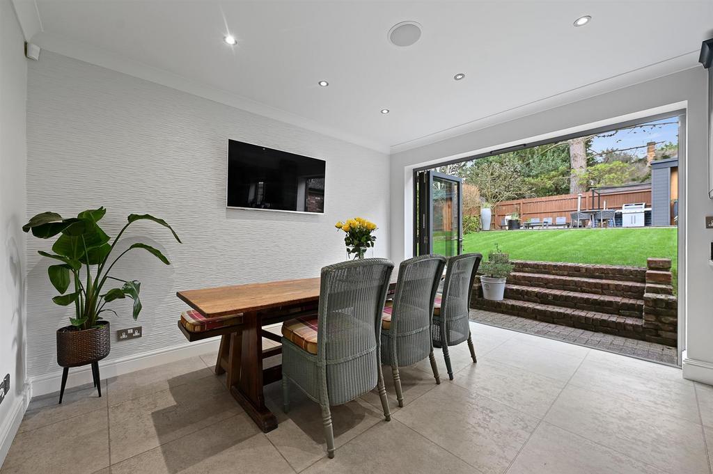 Dining Area.jpg