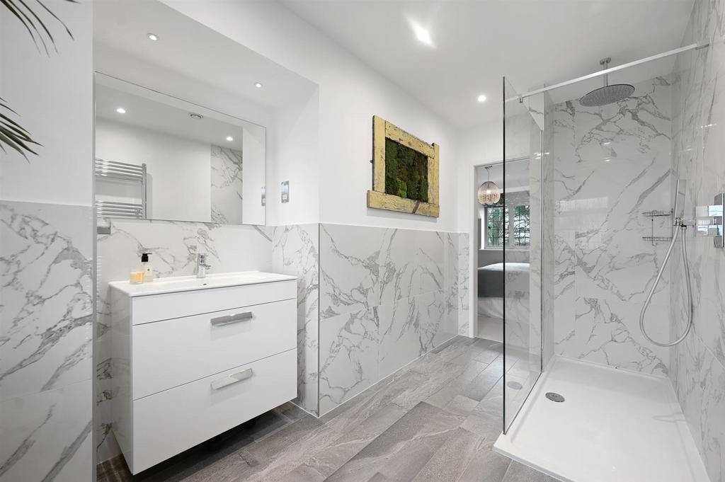 Master Bedroom - Ensuite.jpg