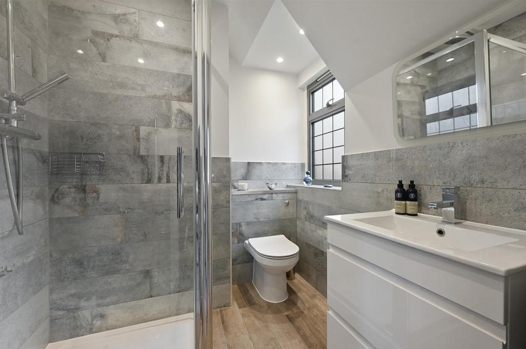 Bedroom 2 - Ensuite.jpg