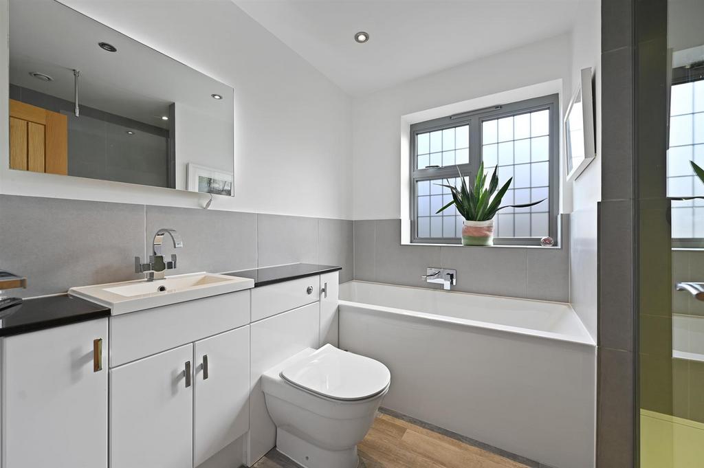 Family Bathroom.jpg