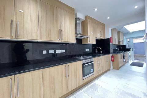 undefined, Uxbridge Road, HANWELL