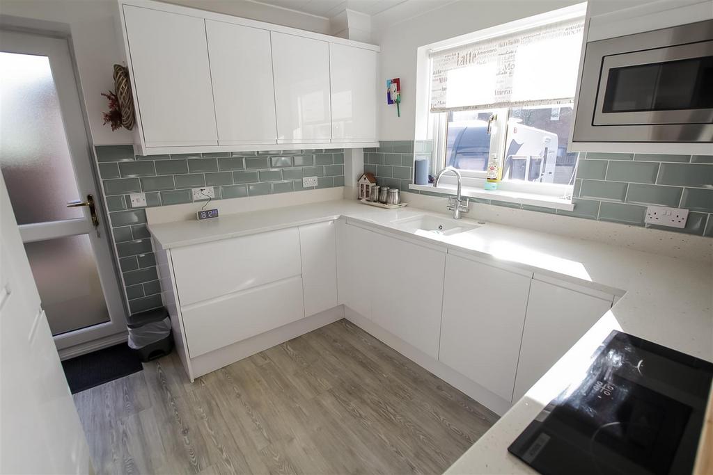 Kitchen (1).jpg