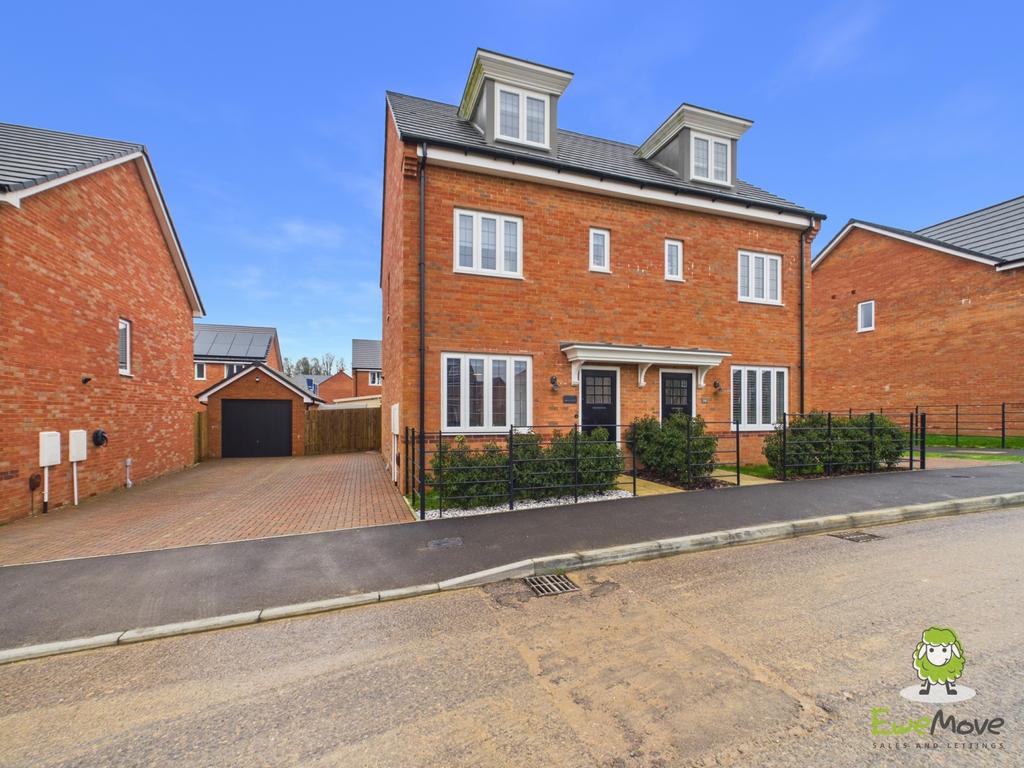 16 Greenkeepers Avenue - Front
