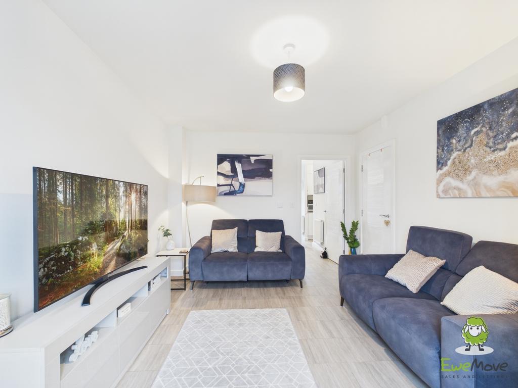 16 Greenkeepers Avenue - Lounge