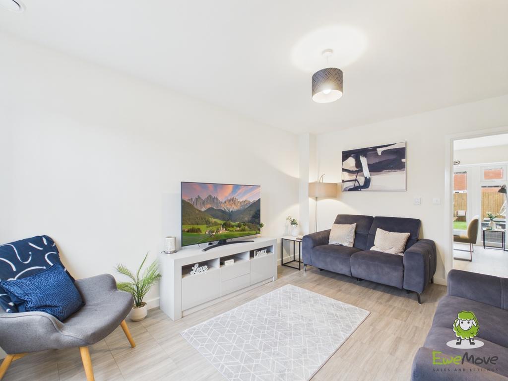 16 Greenkeepers Avenue - Lounge