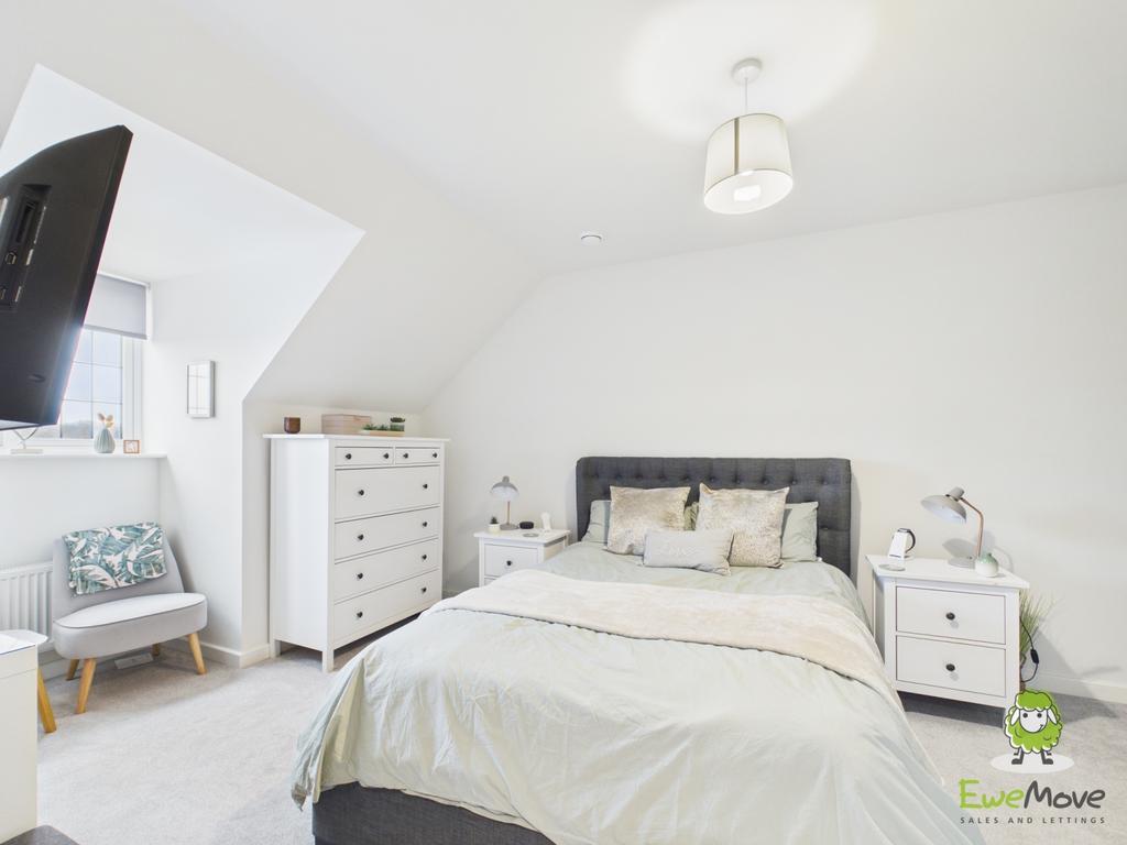 16 Greenkeepers Avenue - Bedroom