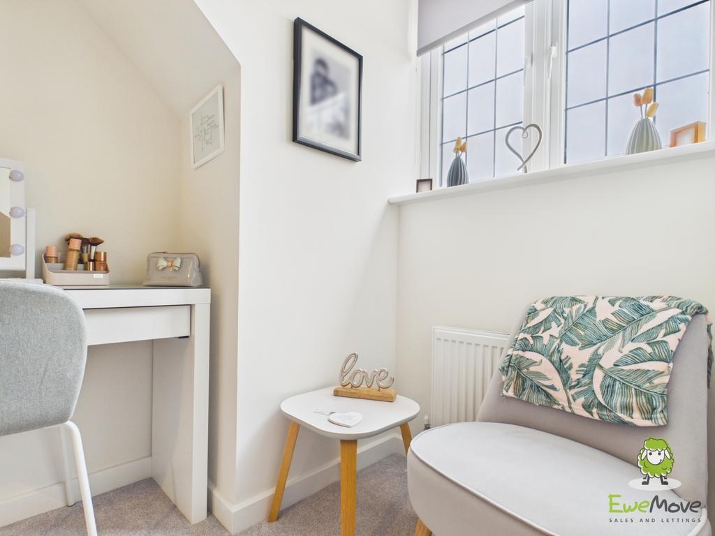 16 Greenkeepers Avenue - Bedroom
