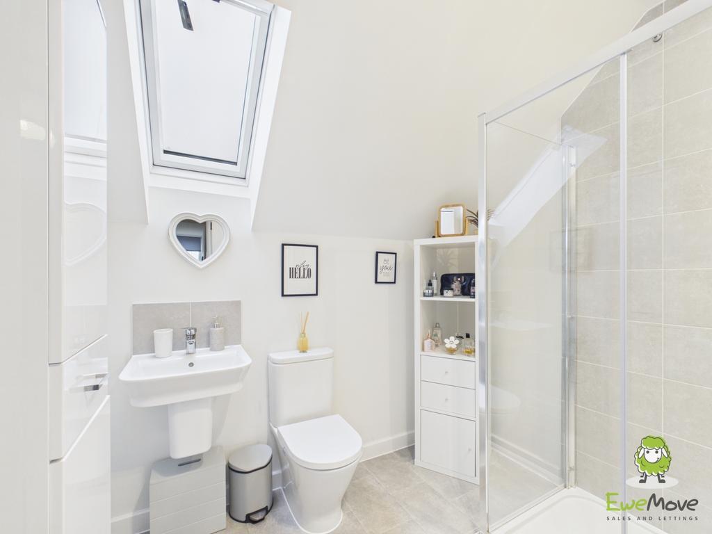 16 Greenkeepers Avenue - Ensuite