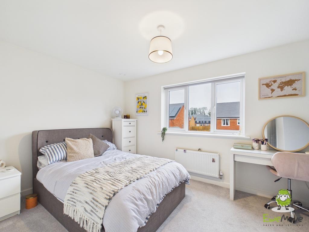 16 Greenkeepers Avenue - Bedroom