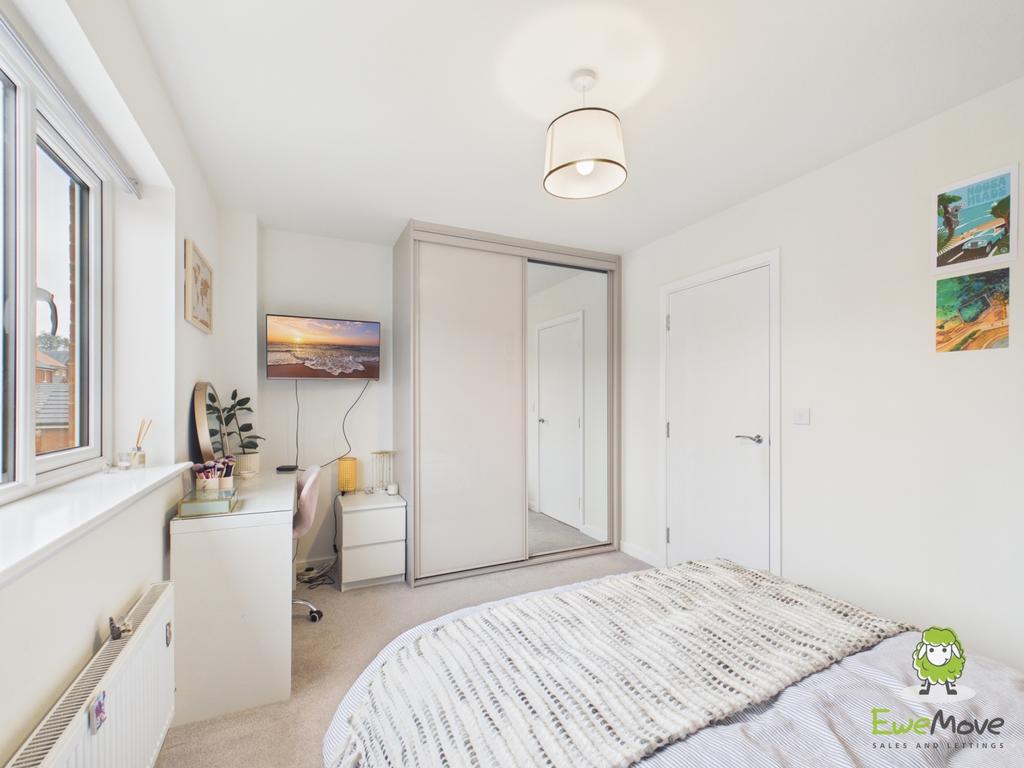 16 Greenkeepers Avenue - Bedroom