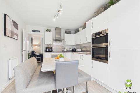 3 bedroom semi-detached house for sale, Greenkeepers Avenue, Basingstoke, Hampshire, RG23