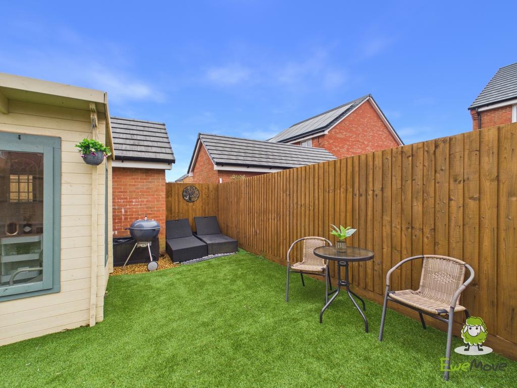 16 Greenkeepers Avenue - Garden
