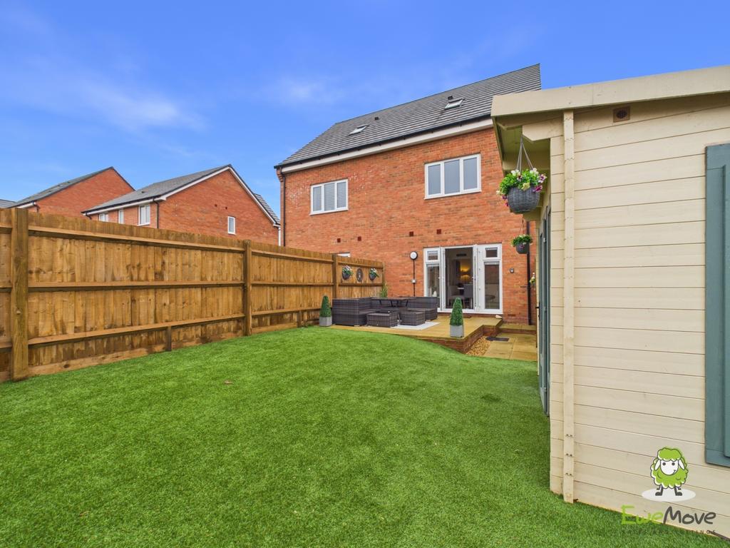 16 Greenkeepers Avenue - Garden