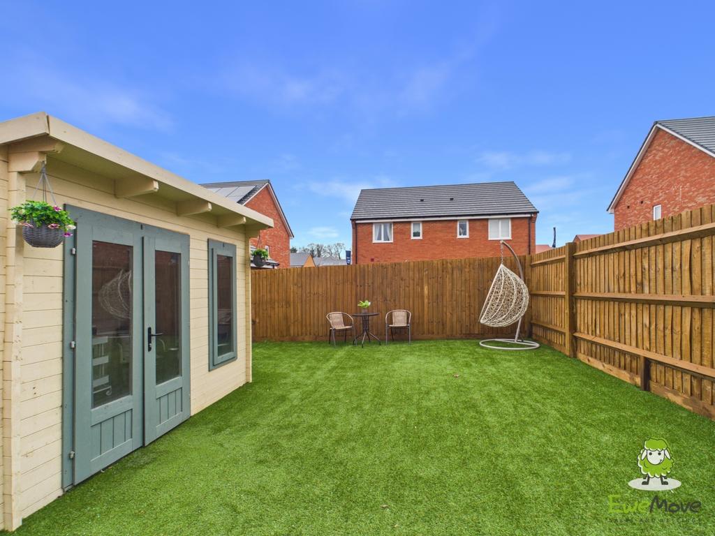 16 Greenkeepers Avenue - Garden