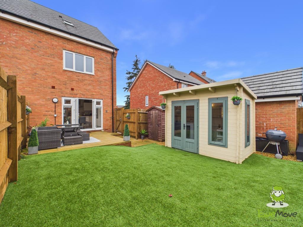 16 Greenkeepers Avenue - Garden