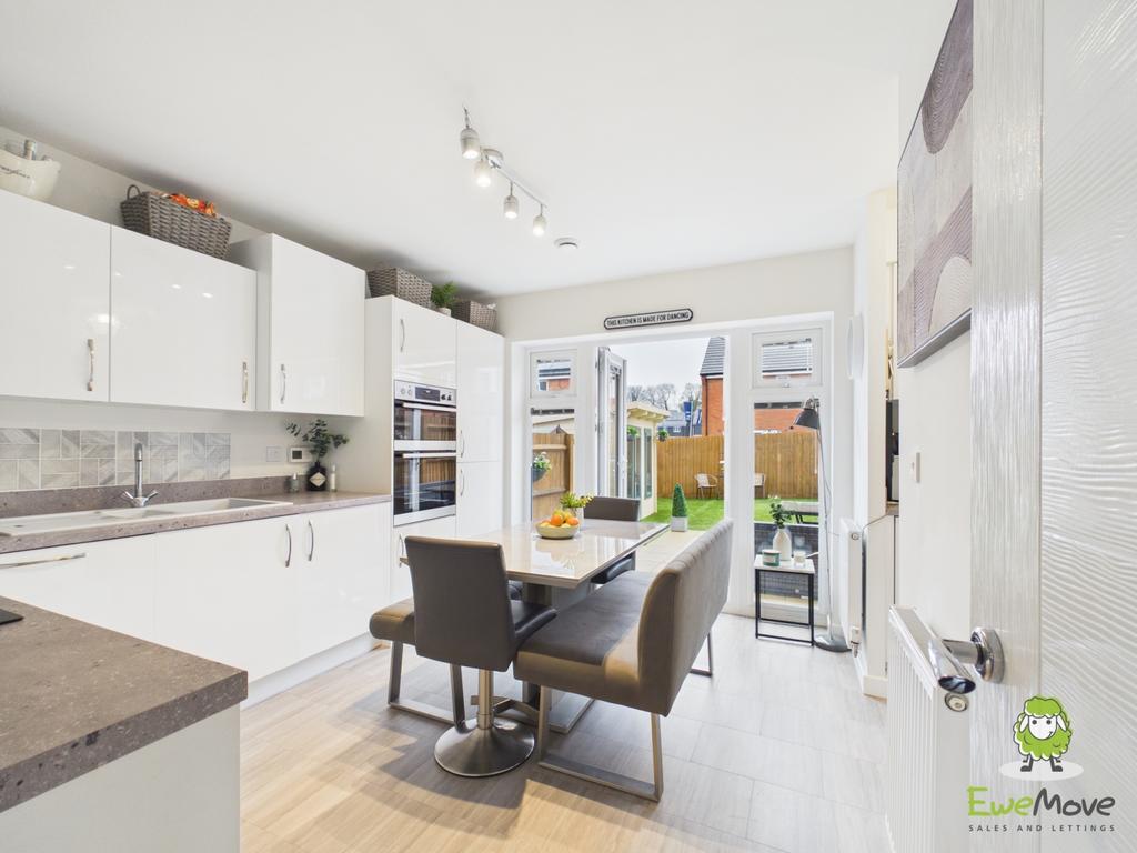 16 Greenkeepers Avenue - Kitchen-Diner