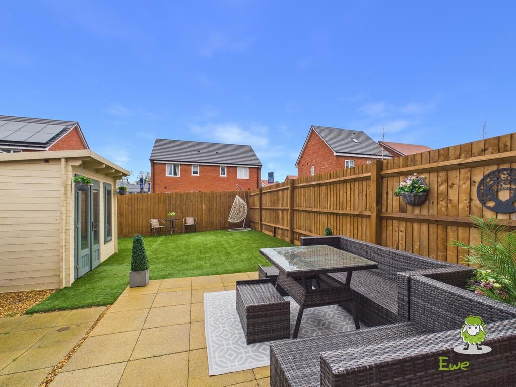 16 Greenkeepers Avenue - Garden