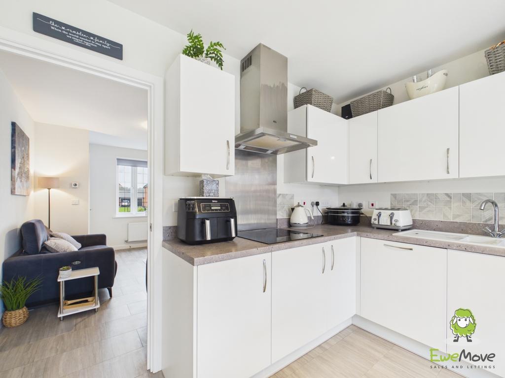 16 Greenkeepers Avenue - Kitchen-Diner