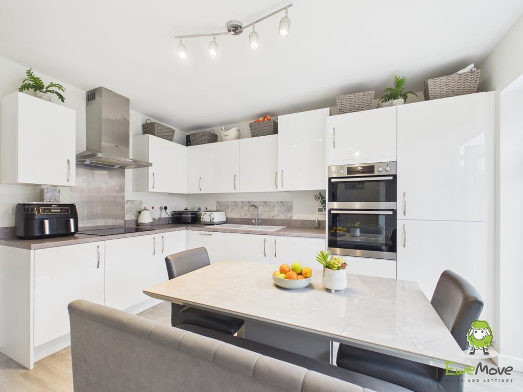 16 Greenkeepers Avenue - Kitchen-Diner