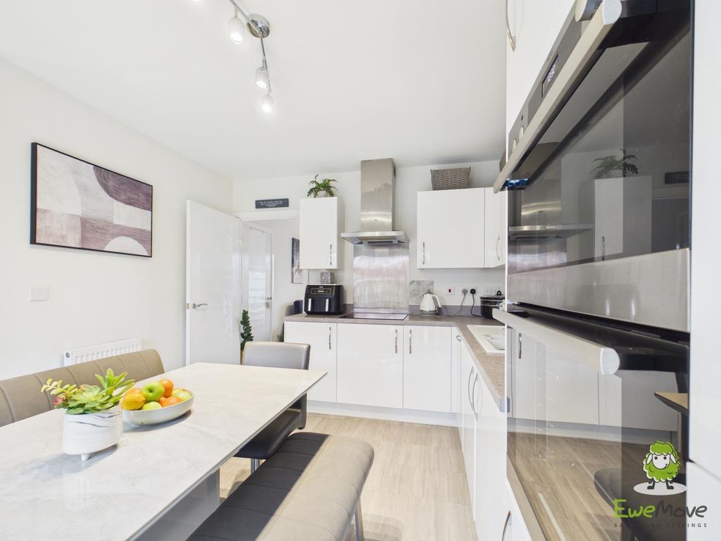 16 Greenkeepers Avenue - Kitchen-Diner