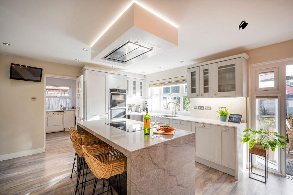 Kitchen with Breakfast Bar