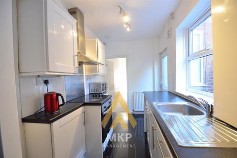 4 bedroom terraced house to rent, Westminster Road, Selly Oak, Birmingham B29